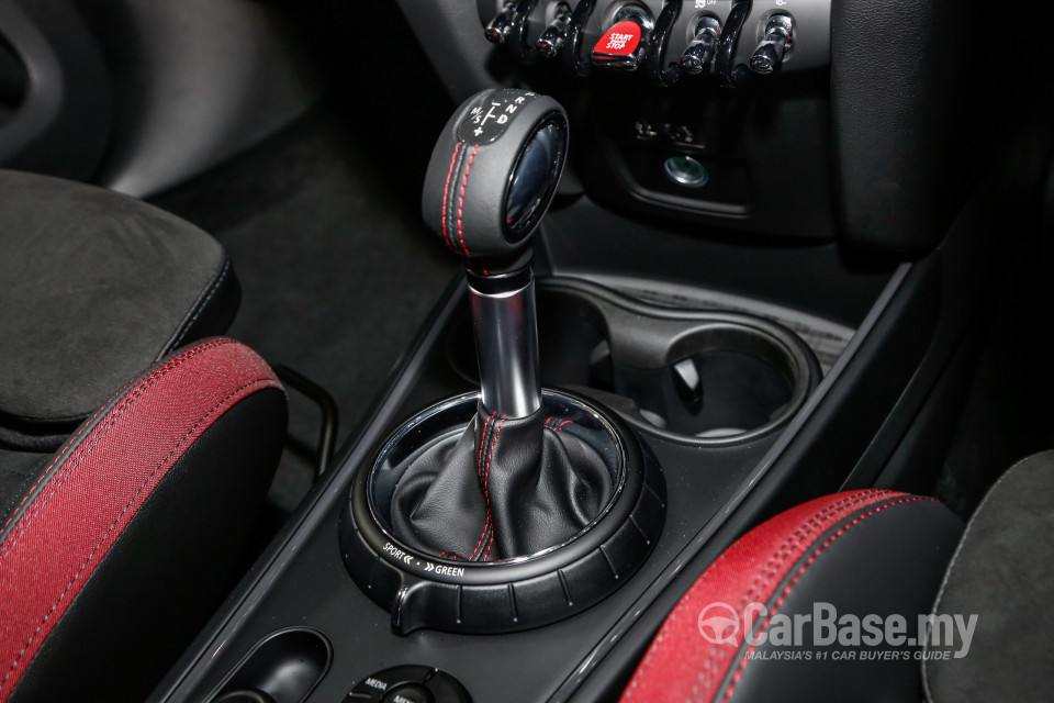 MINI Countryman F60 (2017) Interior