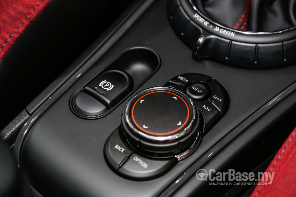 MINI Countryman F60 (2017) Interior