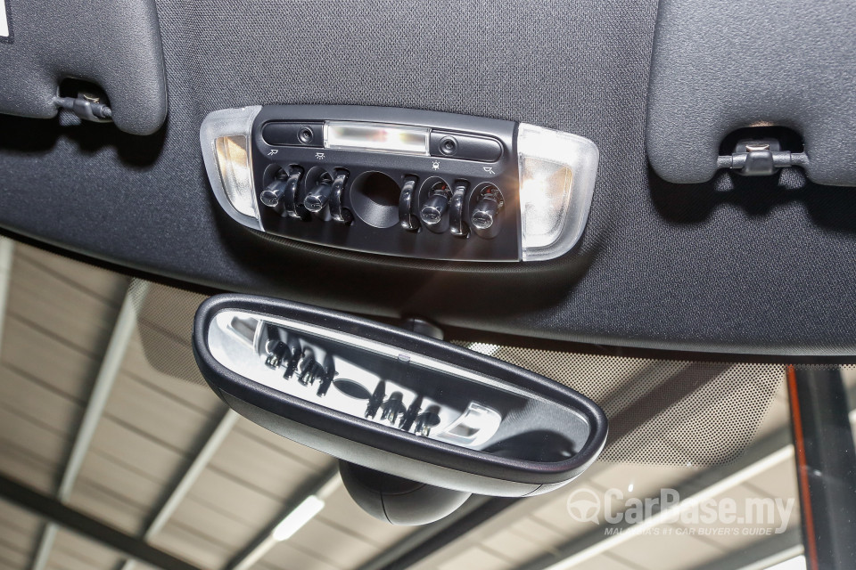 MINI Countryman F60 (2017) Interior