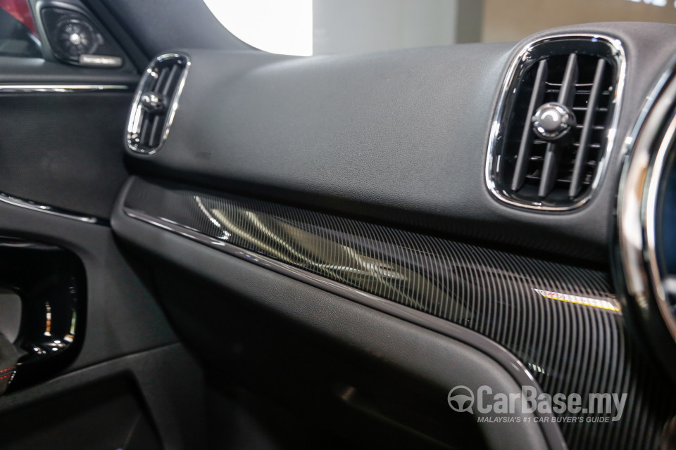 MINI Countryman F60 (2017) Interior