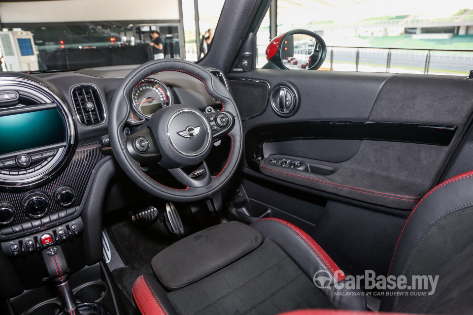 MINI Countryman F60 (2017) Interior