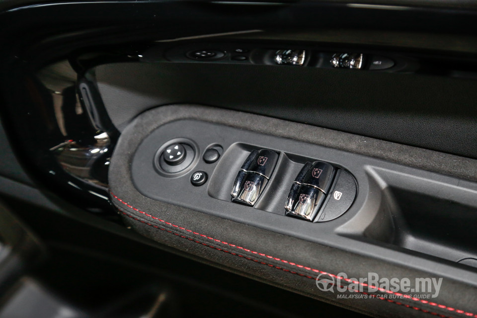MINI Countryman F60 (2017) Interior