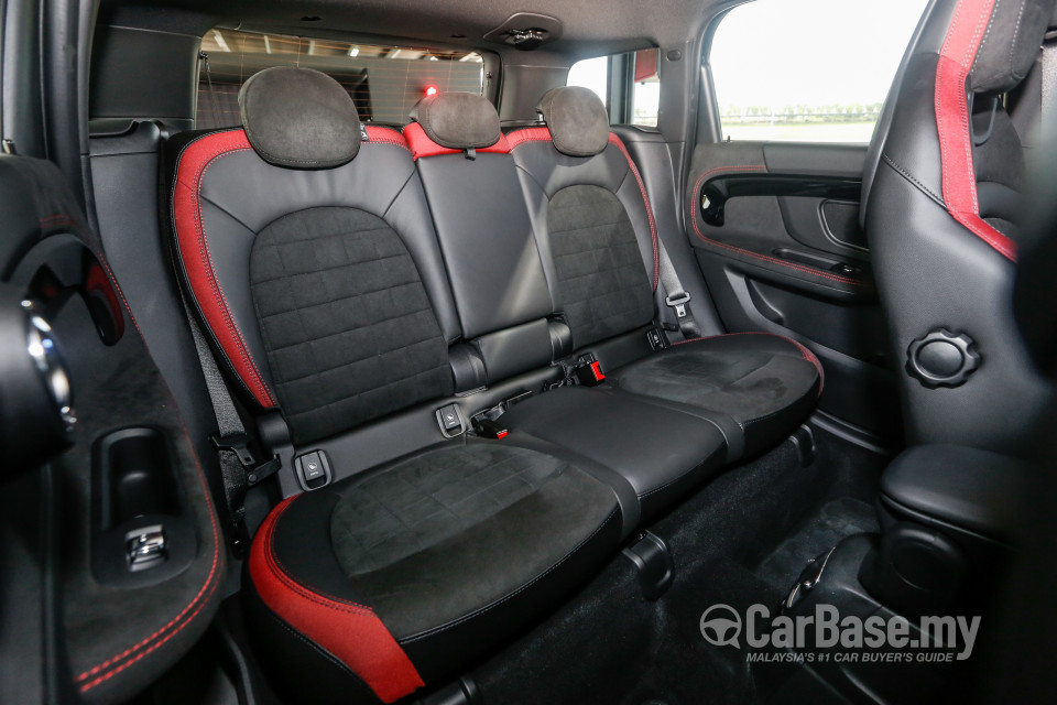 MINI Countryman F60 (2017) Interior