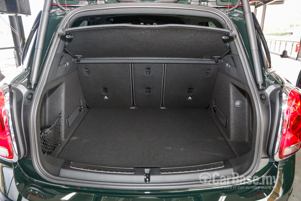 MINI Countryman F60 (2017) Interior