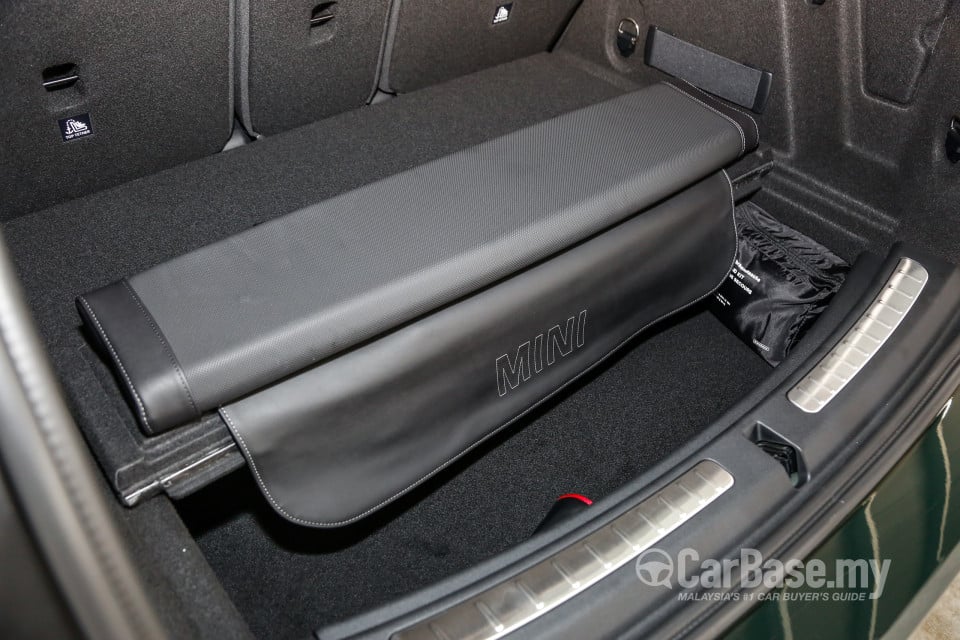 MINI Countryman F60 (2017) Interior
