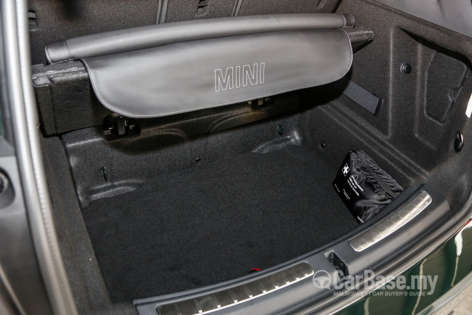 MINI Countryman F60 (2017) Interior
