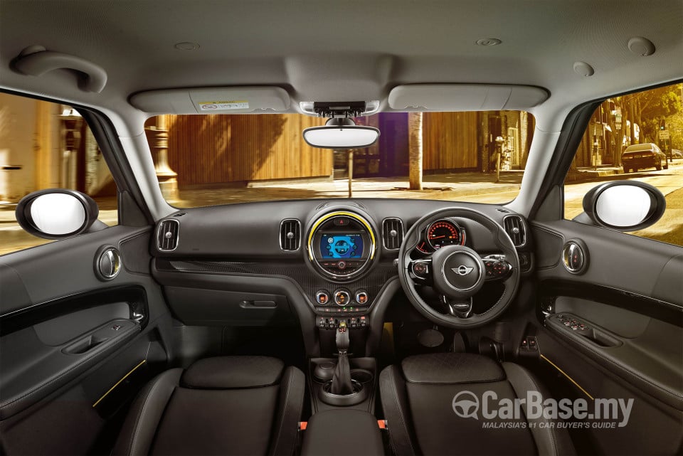 MINI Countryman F60 (2017) Interior