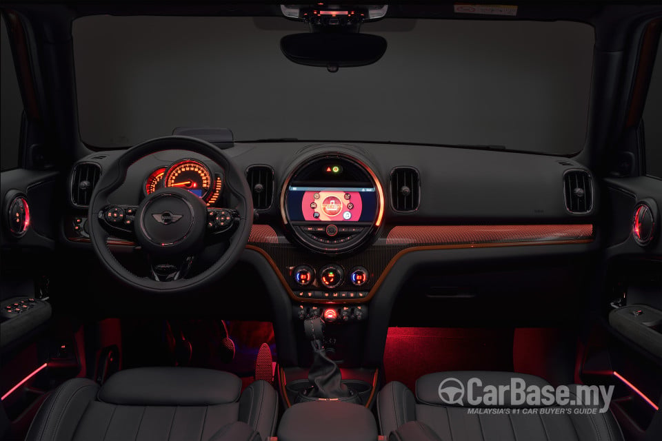 MINI Countryman F60 (2017) Interior
