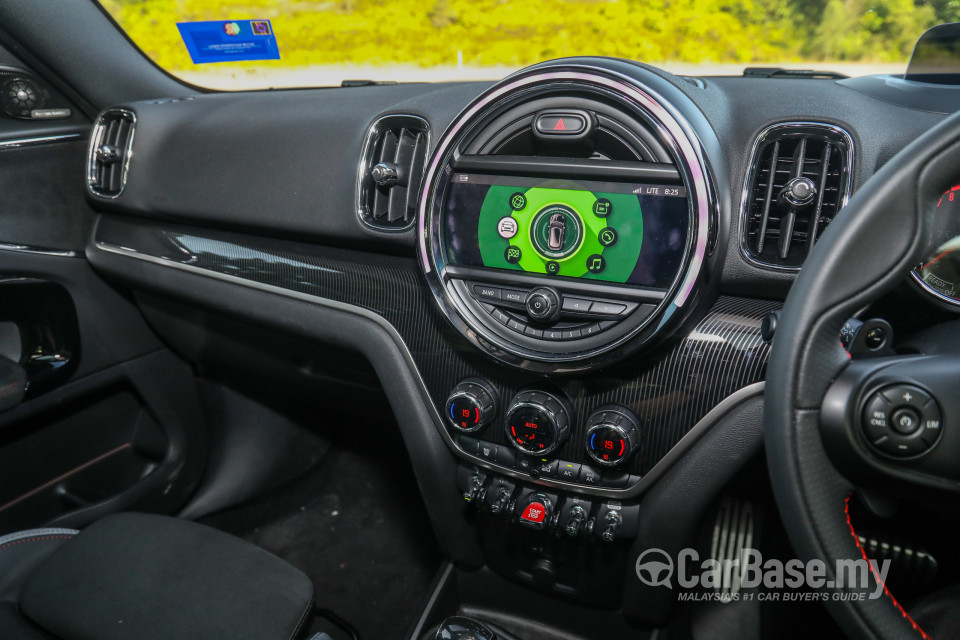 MINI Countryman F60 (2017) Interior
