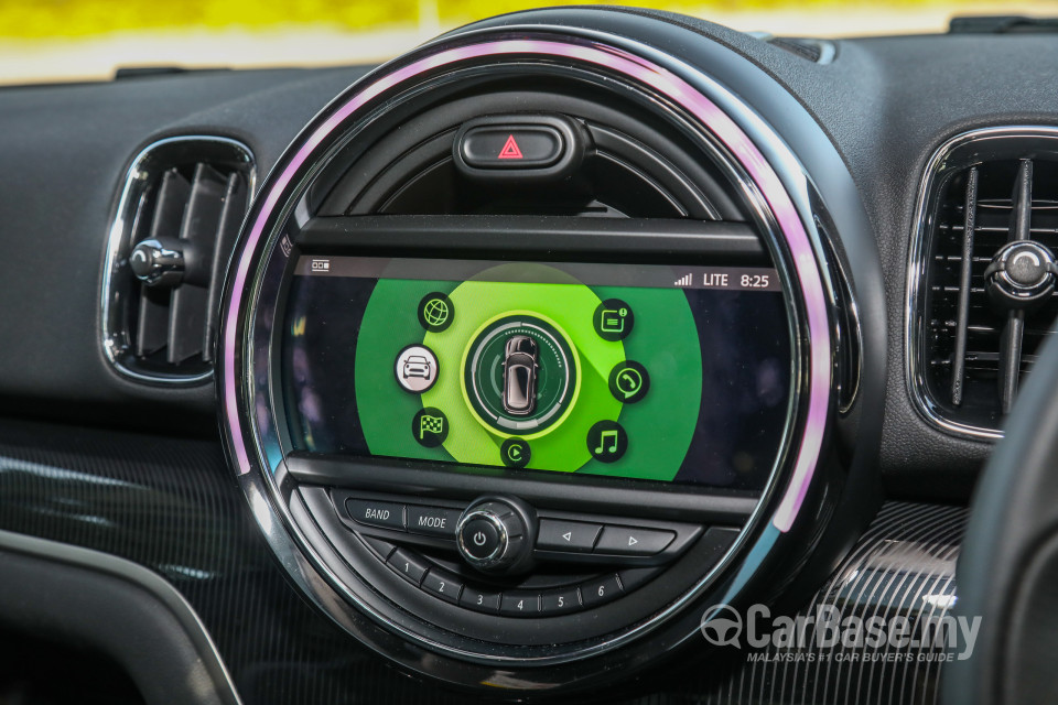 MINI Countryman F60 (2017) Interior