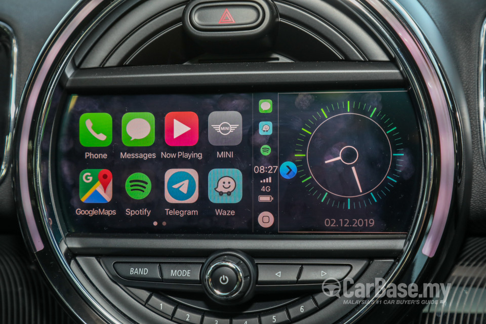 MINI Countryman F60 (2017) Interior