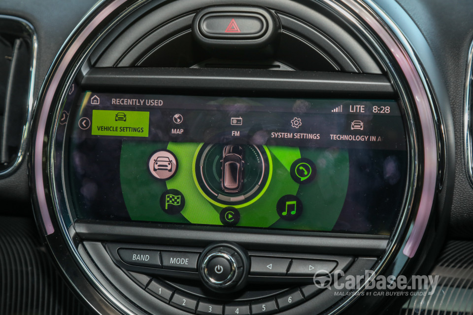 MINI Countryman F60 (2017) Interior