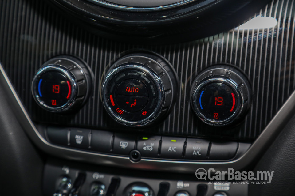 MINI Countryman F60 (2017) Interior