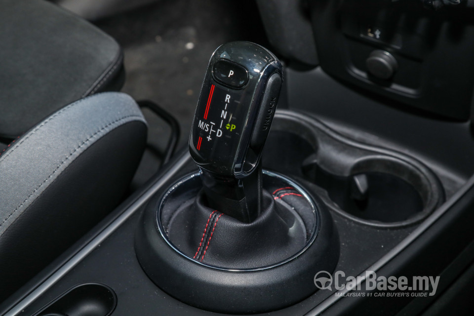 MINI Countryman F60 (2017) Interior