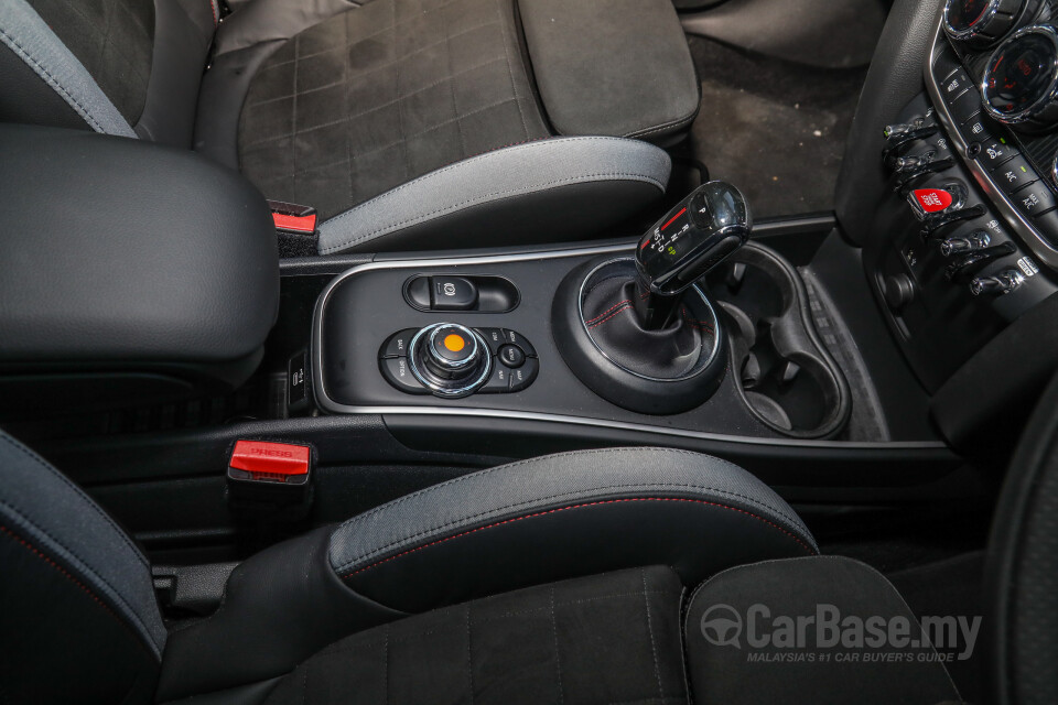 Toyota Camry XV70 Facelift (2022) Interior