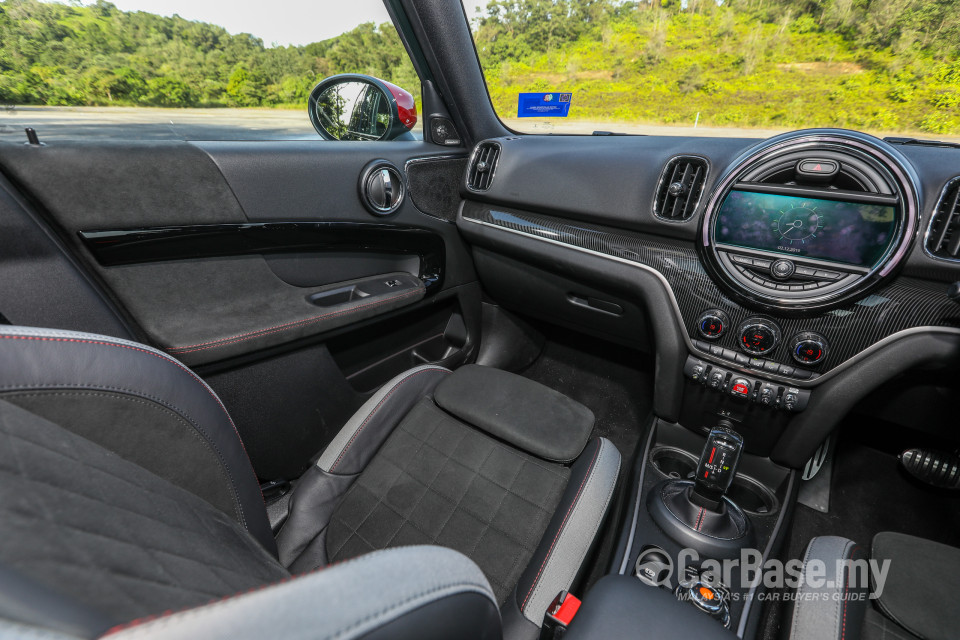 MINI Countryman F60 (2017) Interior