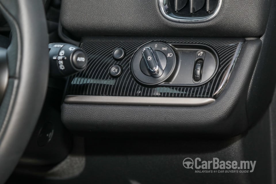 MINI Countryman F60 (2017) Interior
