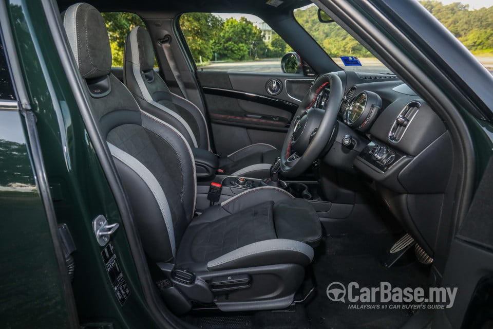 MINI Countryman F60 (2017) Interior
