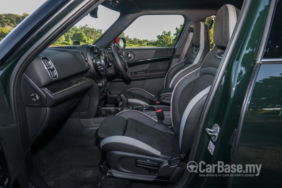 MINI Countryman F60 (2017) Interior