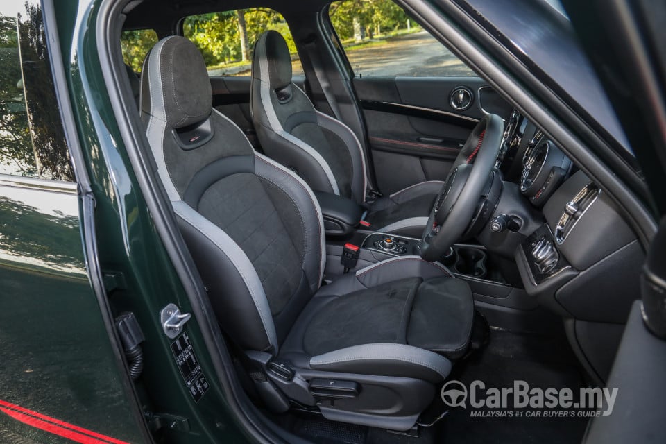 MINI Countryman F60 (2017) Interior