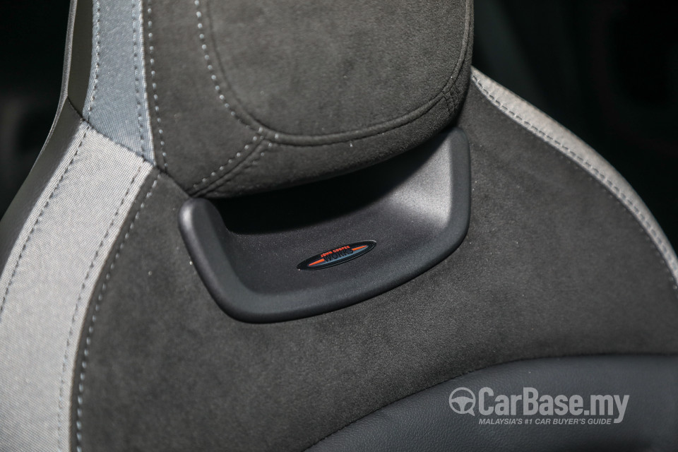 MINI Countryman F60 (2017) Interior