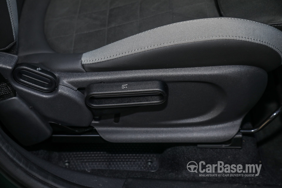 MINI Countryman F60 (2017) Interior
