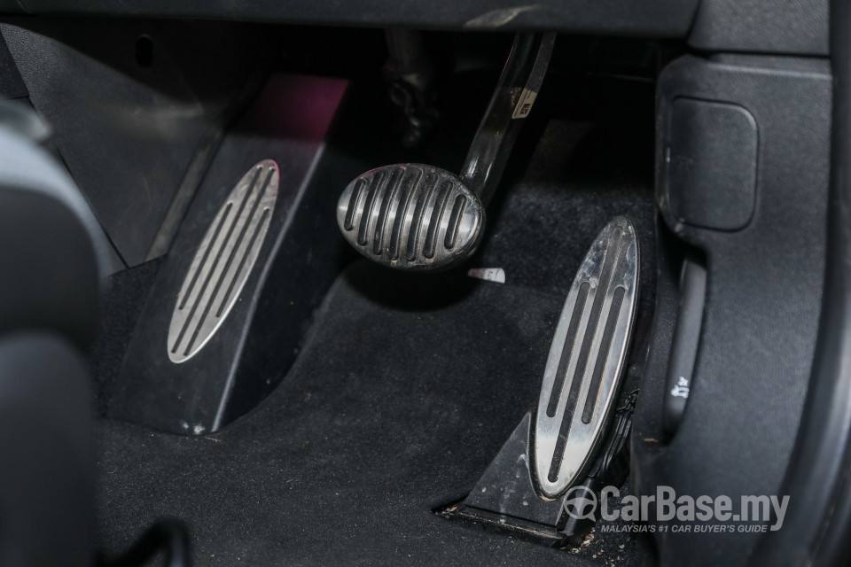 MINI Countryman F60 (2017) Interior