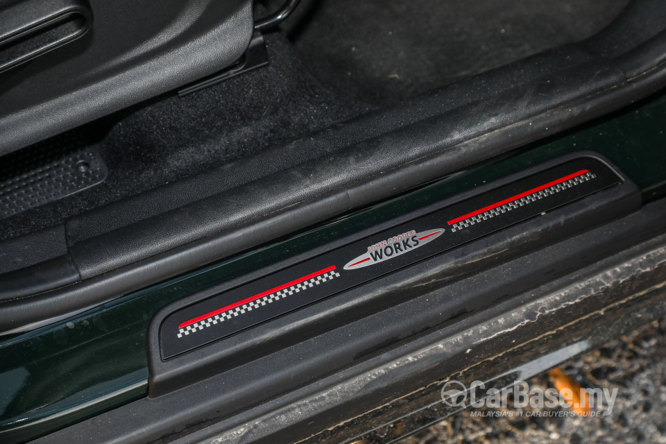 MINI Countryman F60 (2017) Interior
