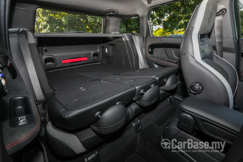 MINI Countryman F60 (2017) Interior