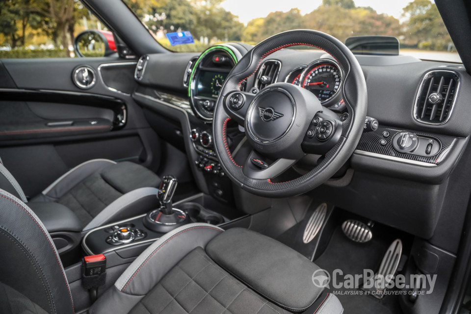 MINI Countryman F60 (2017) Interior