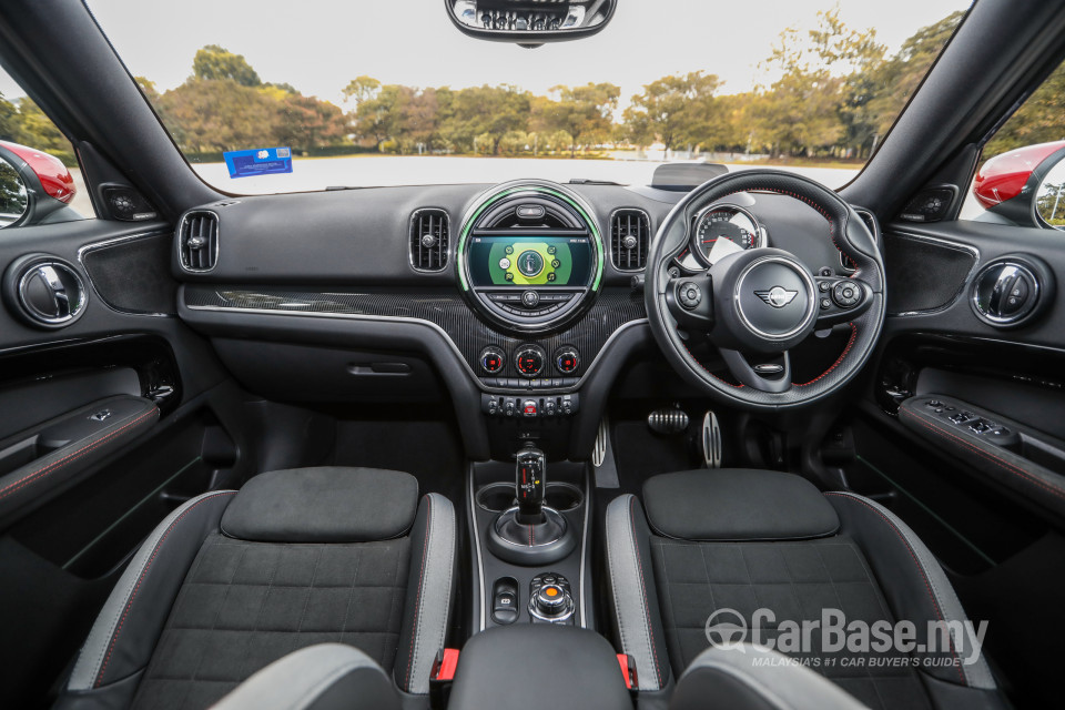 MINI Countryman F60 (2017) Interior
