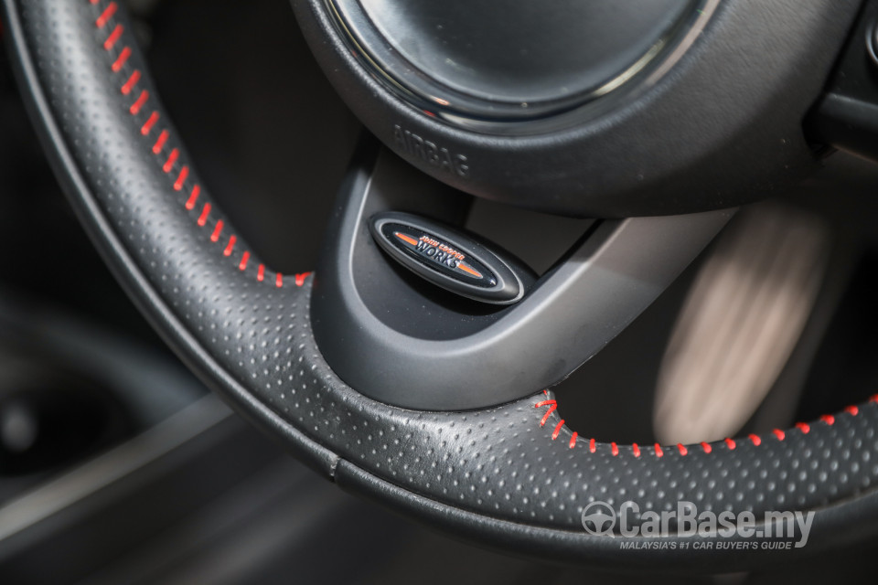MINI Countryman F60 (2017) Interior
