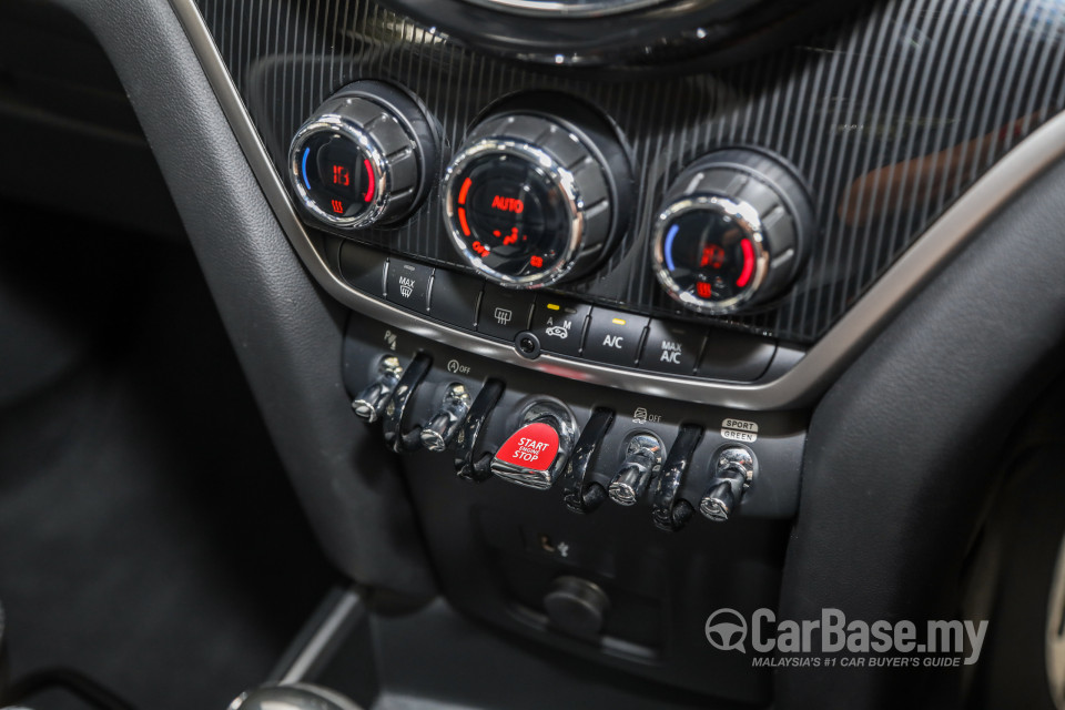 MINI Countryman F60 (2017) Interior