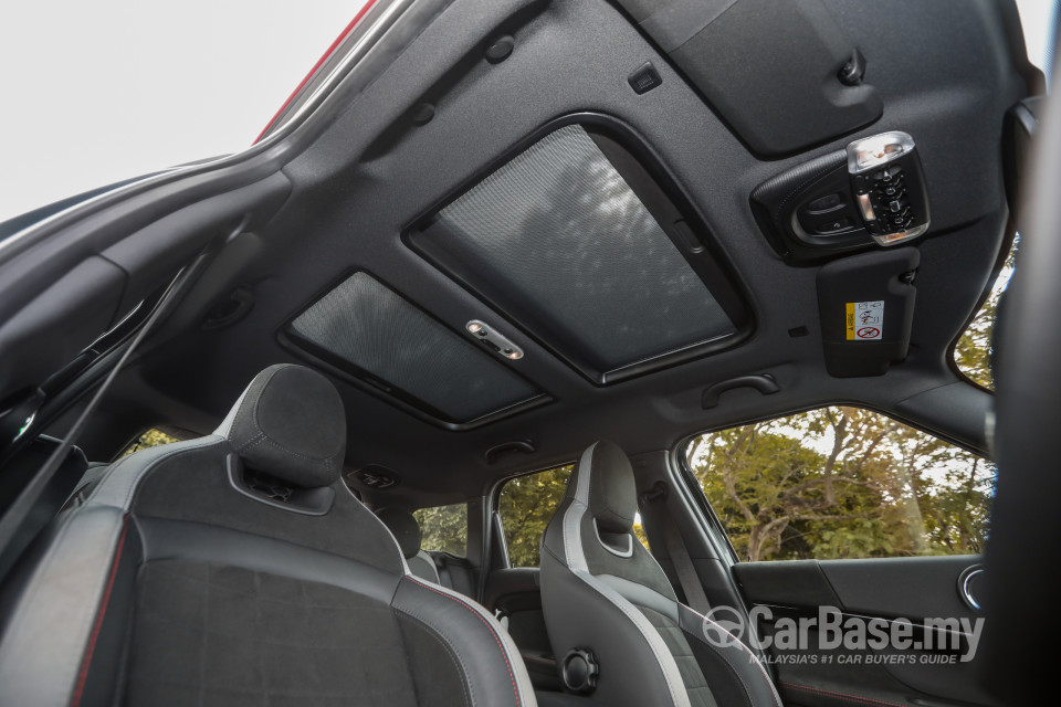 MINI Countryman F60 (2017) Interior