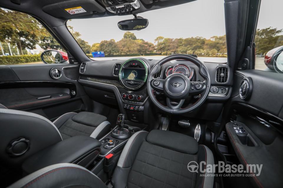 MINI Countryman F60 (2017) Interior