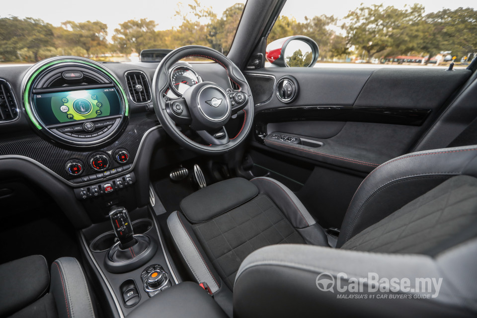 MINI Countryman F60 (2017) Interior