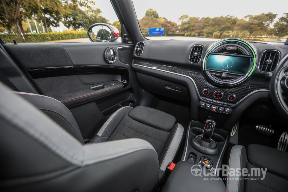 MINI Countryman F60 (2017) Interior