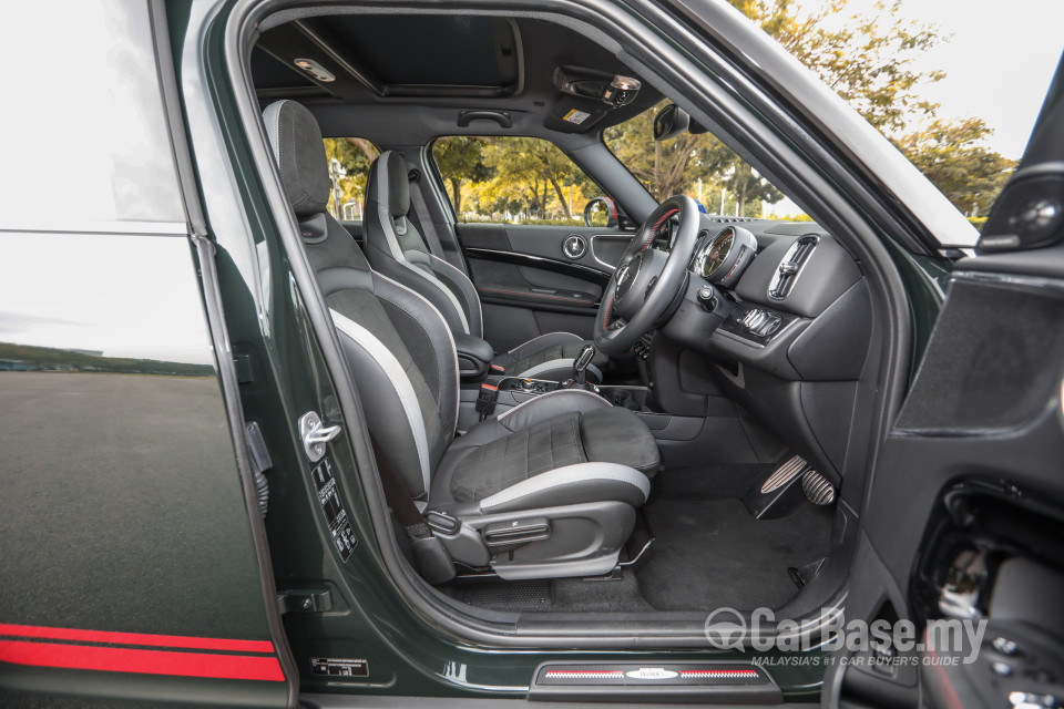 MINI Countryman F60 (2017) Interior
