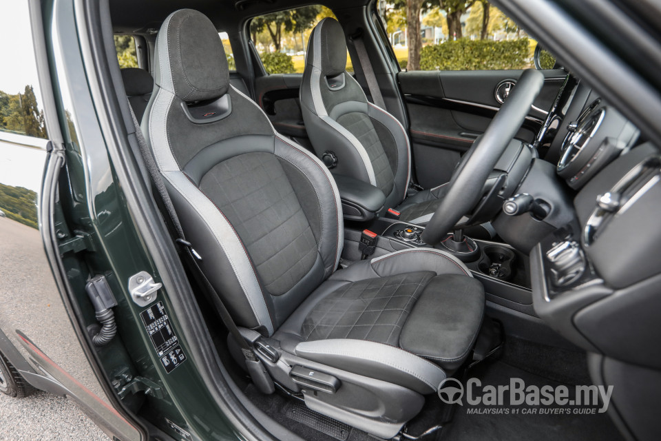 MINI Countryman F60 (2017) Interior