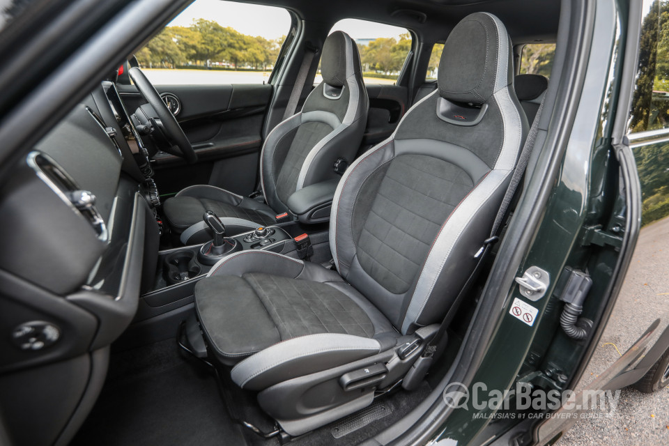 MINI Countryman F60 (2017) Interior