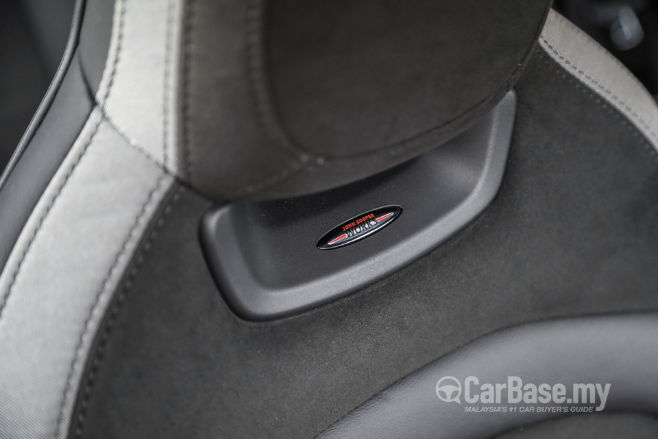 MINI Countryman F60 (2017) Interior
