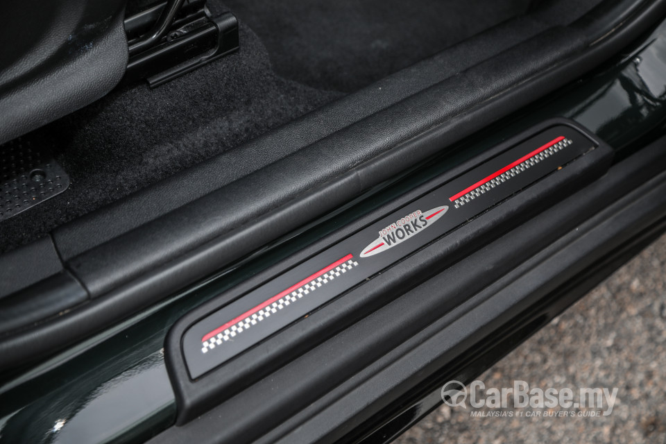 MINI Countryman F60 (2017) Interior