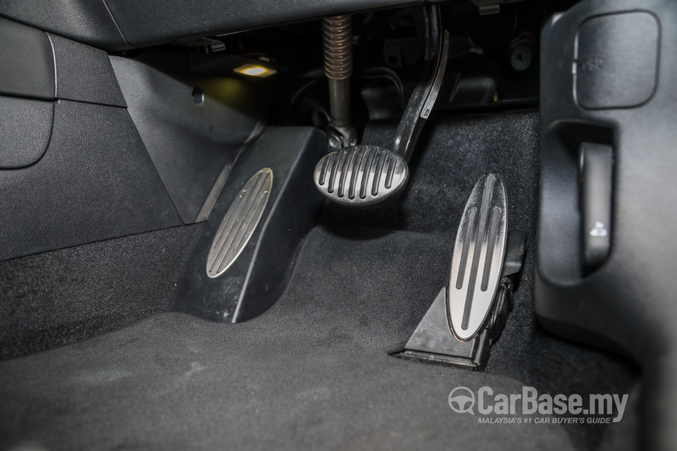 MINI Countryman F60 (2017) Interior