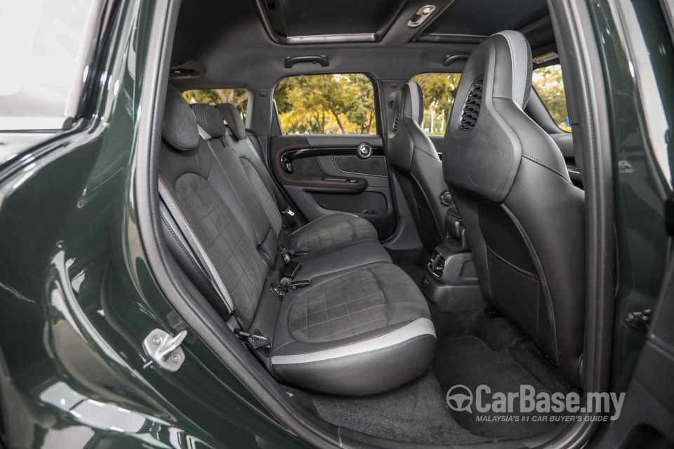 MINI Countryman F60 (2017) Interior