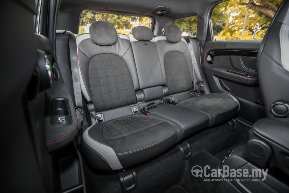 MINI Countryman F60 (2017) Interior