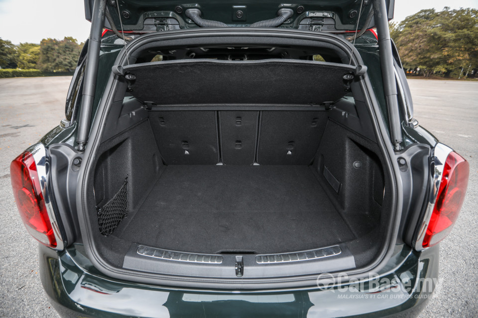 MINI Countryman F60 (2017) Interior