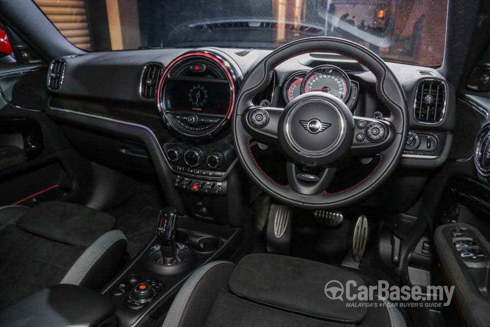 MINI Countryman F60 (2017) Interior