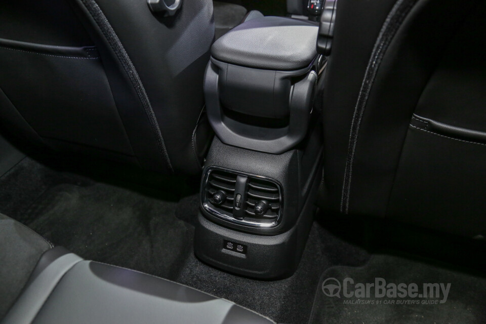 Toyota Camry XV70 Facelift (2022) Interior