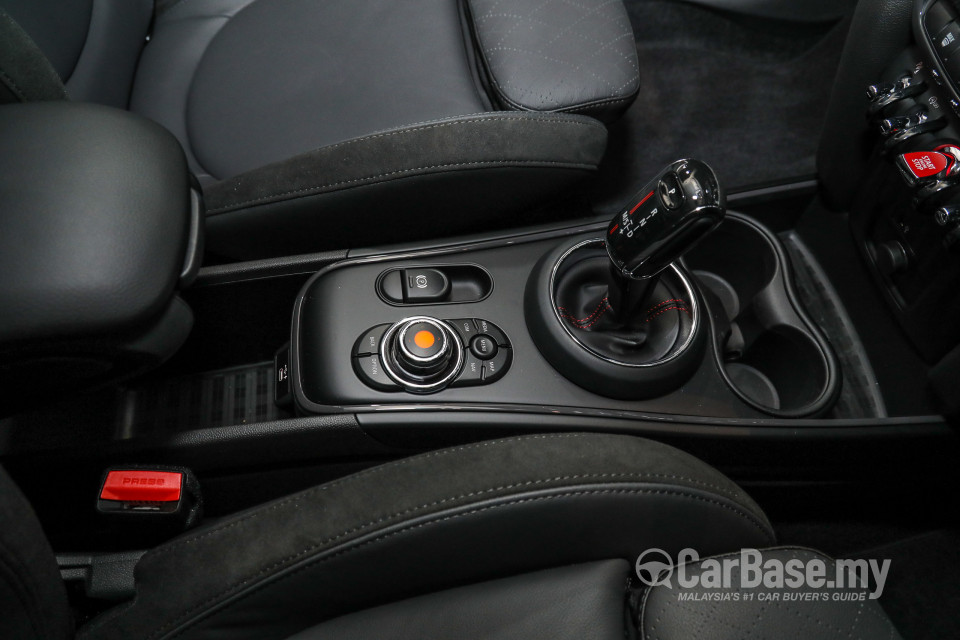 MINI Countryman F60 LCI (2021) Interior