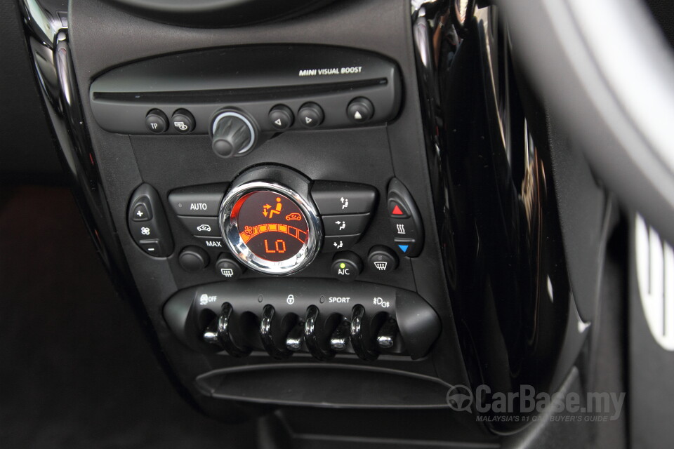 Nissan Navara D23 (2015) Interior